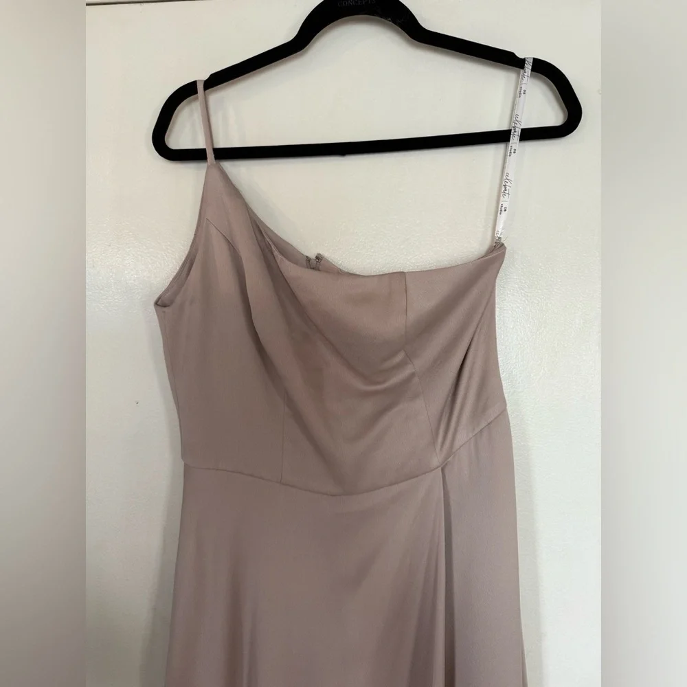 Crepe-Back Satin One-Shoulder Dress - Biscotti - 6 - Picture 6 of 13